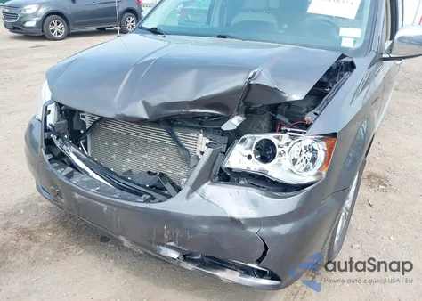 2015 Chrysler Town & Country Touring-L z USA, uszkodzony, nr VIN 2C4RC1CG2FR677644